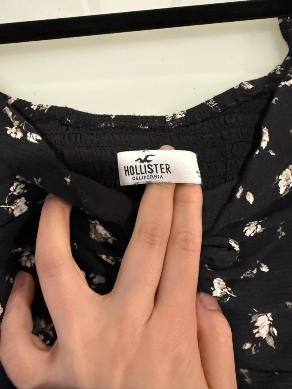 Hollister Black Floral Smocked Milkmaid Crop Top Blouse Size Large L - Picture 3 of 7